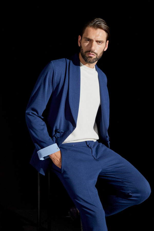 I220502-PA-pantalone-in-felpa-lungo--olore-89-blu-indossato